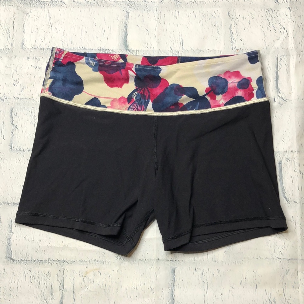 🔹Lululemon Bike Shorts